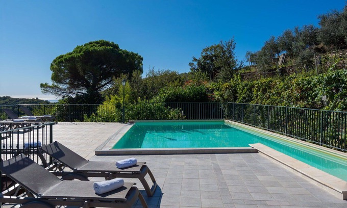 Valloria Apartamento | Precioso apartamento para 4 personas con piscina, WIFI, jacuzzi, TV y patio