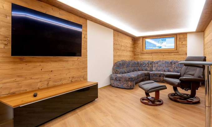 Saas Almagell Apartamento | Bonito apartamento para 6 personas con bañera de hidromasaje, WIFI, TV y balcón