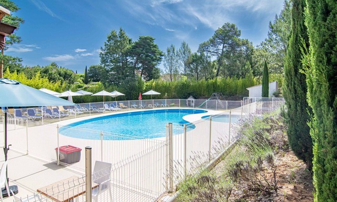 Nans-les-Pins Apartamento | Precioso apartamento para 8 personas con piscina privada, WIFI, TV, terraza y mascotas permitida