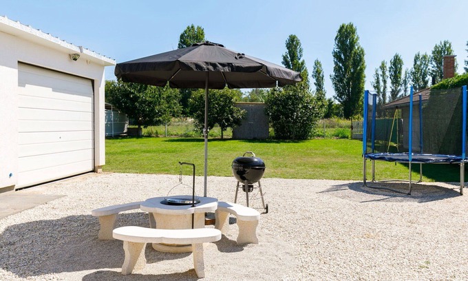 Balatonszarszo Apartamento | Hermoso apartamento para 5 personas con WIFI, A/C, TV y balcón