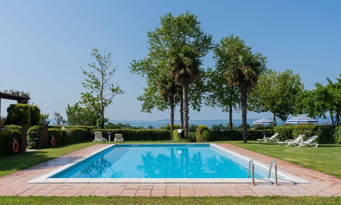 Bolsena Villa | Hermoso apartamento en villa para 6 personas con WIFI, piscina, TV, terraza y mascotas permitida