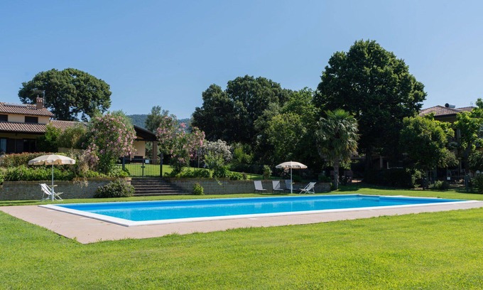Bolsena Villa | Bonito apartamento en villa para 6 personas con WIFI, piscina, TV, terraza y aparcamiento
