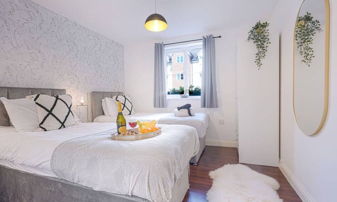 Northampton Condominio | Beautiful Apartment - Free Parking, Wifi, SmartTV