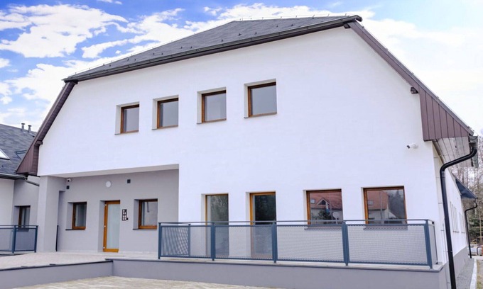 Trebon Apartamento | Acogedor apartamento para 5 personas con WIFI, TV, terraza y vista panorámica