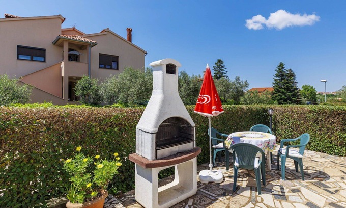 Valdebek Apartamento | Bonito apartamento para 4 personas con WIFI, A/C, TV, terraza y mascotas permitida