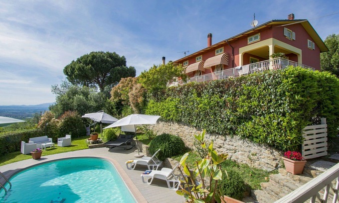 Giugnano Apartamento | Hermoso apartamento para 10 personas con piscina privada, WIFI, TV, patio y mascotas permitida