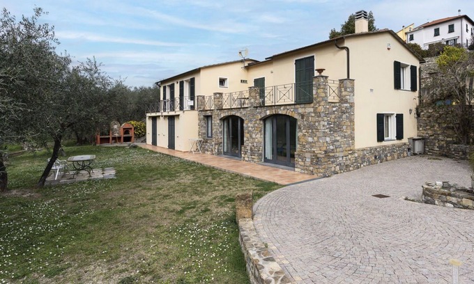 Costa dʼOneglia Apartamento | Hermoso apartamento con WIFI, A/C, TV, patio, mascotas permitida, vista panorámica y aparcamiento