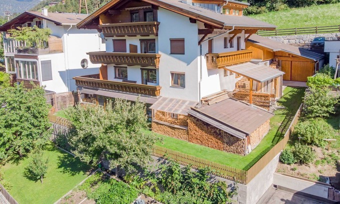 Kauns Apartamento | Acogedor apartamento para 10 personas con WIFI, TV, balcón, vista panorámica y aparcamiento