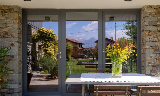 Colico Piano Casa | Hermoso apartamento en villa para 4 personas con WIFI y terraza