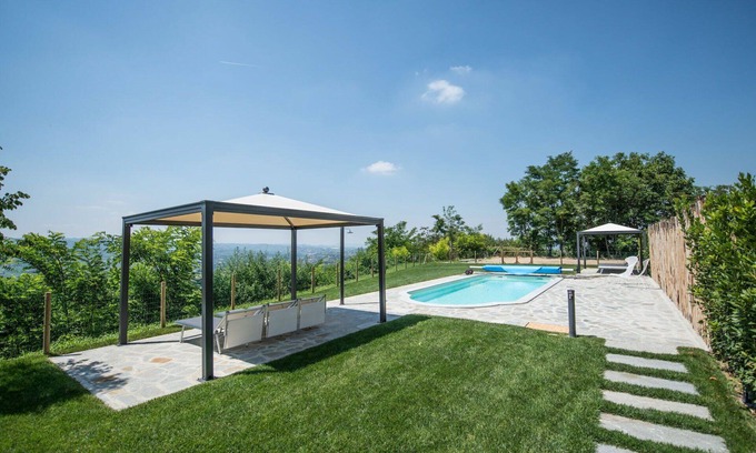 Costigliole d'Asti Casa | Bonito apartamento en villa con WIFI, piscina, A/C, TV, patio, mascotas permitida, vista panorámica