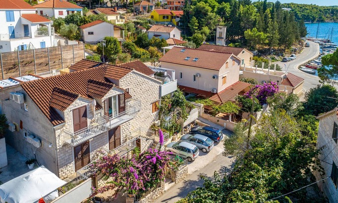 Cove Makarac (Milna) Apartamento | Hermoso apartamento en Milna