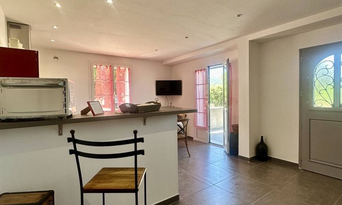 Aregno Apartamento | Beautiful apartment with garden