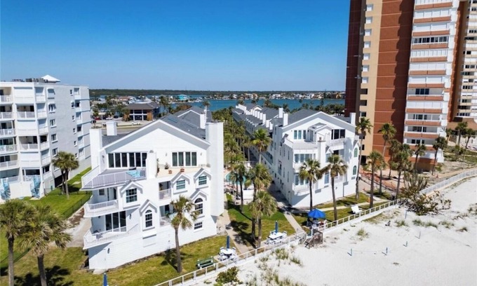 Redington Shores Casa | Beautiful Beach Home - Private with Direct Access to Beach & Pool