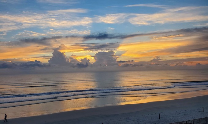 Seabreeze Park Condominio | Beautiful Beach front condo awaits YOU !!!