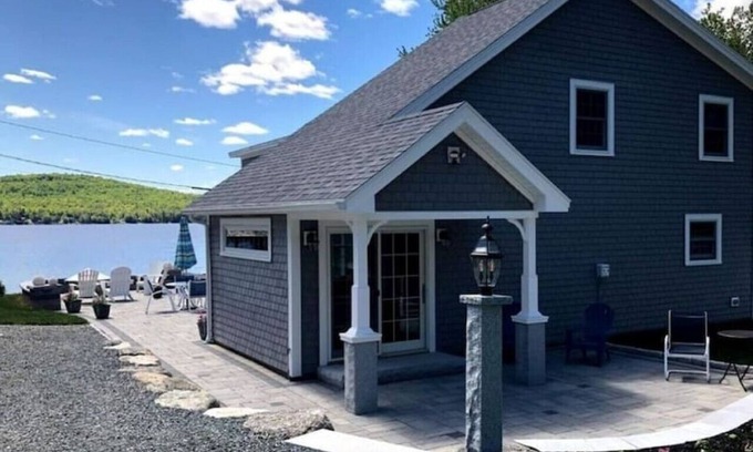 Otis Casa | Beautiful Beachfront Lake House- Sleeps up to 12- Weekly Discounts Available!