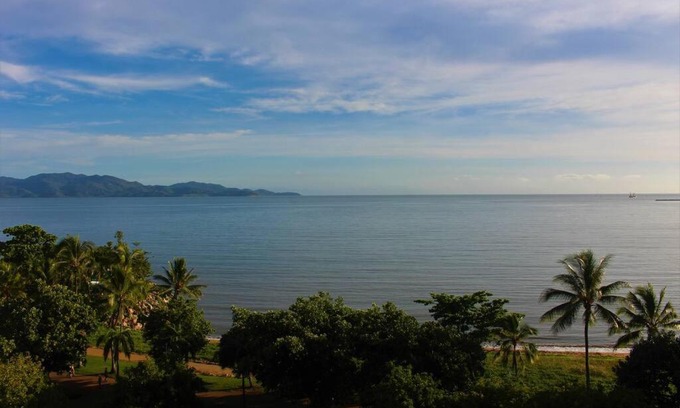 North Ward Apartamento | Beautiful beachfront on The Strand at Aquarius
