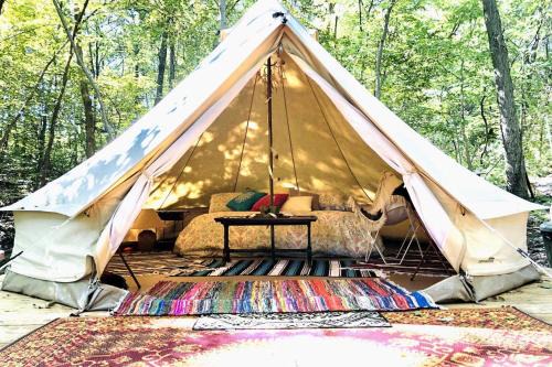 Excelsior Springs Otro | Beautiful Bell Tent Rental near Kansas City for Glamping in Missouri