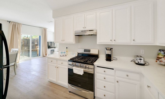 Pittsburg Casa | Beautiful Blue house in Bay Point CA