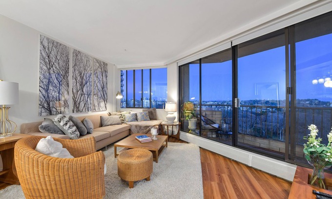 James Bay Condominio | Beautiful Bright 1 Bedroom Condo Overlooking Beacon Hill Park and Olympic Mountains