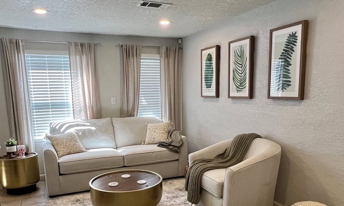 College Park Casa | Beautiful Bungalow