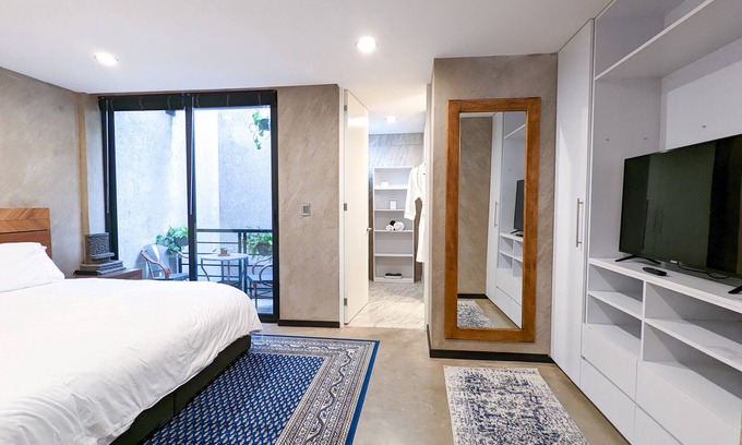 Escandón Apartamento | Beautiful Business Condo in the heart of Condesa | Indoor waterfall