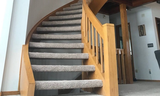 Olathe Casa | Hermosa casa tipo cabaña con estanque en la ciudad