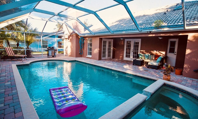 Bee Ridge Casa | Central Sarasota Luxury Pool Home