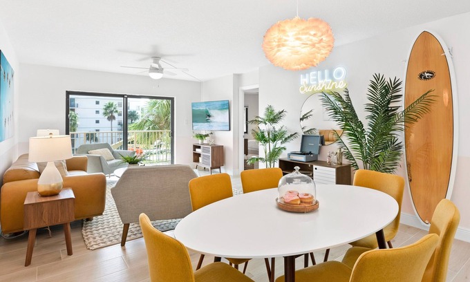 Port Canaveral Condominio | Bright & Trendy Condo w/Beachfront Pool & Retro Vibes