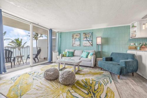 Punaluu Casa | Beautiful Condo Right on the Beach