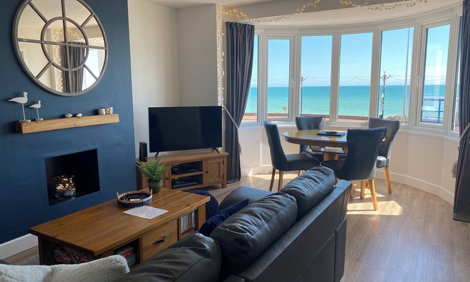 Worthing Apartamento | Beautiful cosy seafront 2 bed apartment with private parking - sleeps 4