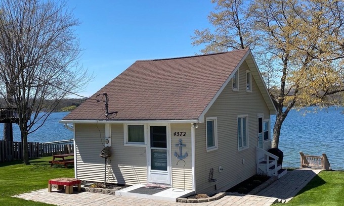 Livonia Cabaña | Beautiful cottage on Conesus Lake