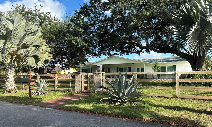 Weston Casa | Beautiful Country Home in South Florida