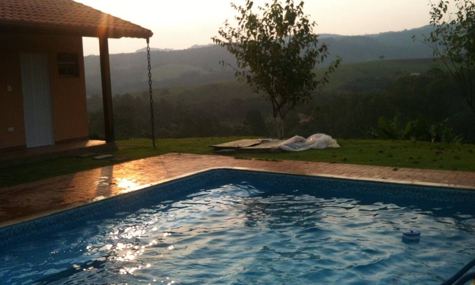 Extrema Casa | Hermosa Villa con piscina y vista panorámica hermosa 1 hora SP