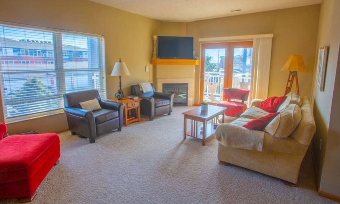 Lincoln Apartamento | Beautiful Cozy Condo with Pools/Gym-Self Check-In