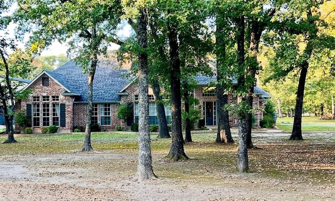 Klondike Casa | Beautiful Custom 4 bed with pool home with 3 acres. Private spacious backyard.