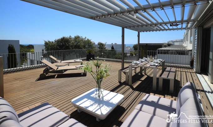 Sant Pere de Ribes Apartamento | Casa Del Mar con terraza enorme, aire acondicionado y piscinas fantásticas.