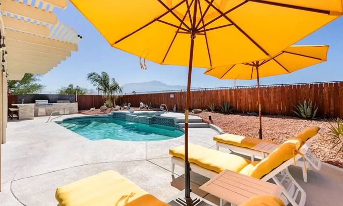 Rancho Del Oro Casa | Via Real Vacations - ¡Hermosas vistas a la montaña! Piscina de agua salada y spa!