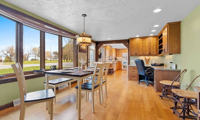 Sturgeon Bay Casa | Beautiful Door County, Sturgeon Bay Home. Fully stocked