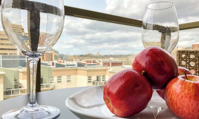 East Village Condominio | Beautiful Downtown Condo with Free Parking