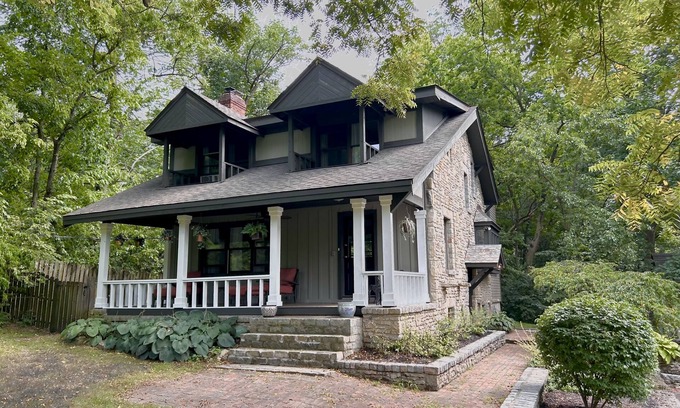 Dublin Casa | Beautiful Downtown Riverview Private 3-Bed Vacation Home