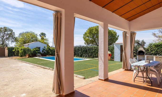 Sanlúcar la Mayor Casa | Preciosa casa de vacaciones privada con piscina privada, A/C, WIFI, TV, patio y mascotas permitida