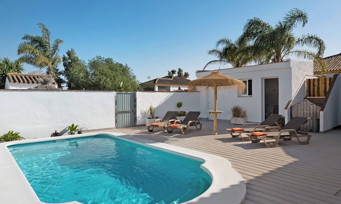 Conil de la Frontera Casa | Preciosa casa Casa Villanueva 1 con piscina privada, jardín, terraza y Wi-Fi