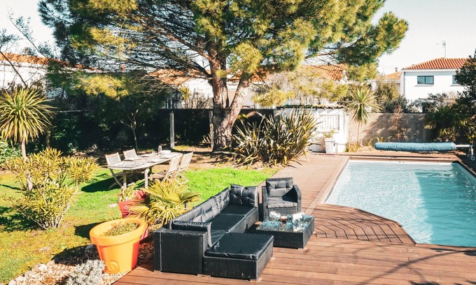 Chateau-d'Olonne Chalet De Esquí | Hermosa Casa Familiar y de Vacaciones con Piscina – 8 Personas