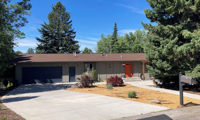 Upper Rattlesnake Casa | Beautiful family friendly home in the Rattlesnake with outdoor recreation nearby