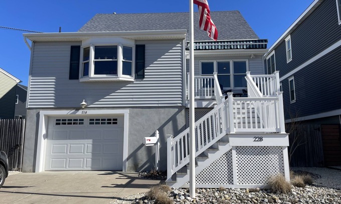 Manasquan Casa | Beautiful family rental, steps 2 beach