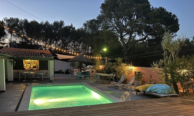 Martigues Villa | Hermosa villa familiar con gran casa de piscina en "Venecia provenzal".