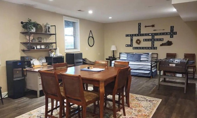 Rutland Otro | Beautiful farm stay apartment, rural Georgetown KY