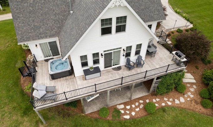 Williamsburg Casa | Nueva casa de campo moderna a minutos del centro de Traverse City - Pets Ok