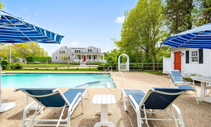 Dennis Port Casa | Beautiful five bedroom home with private swimming pool