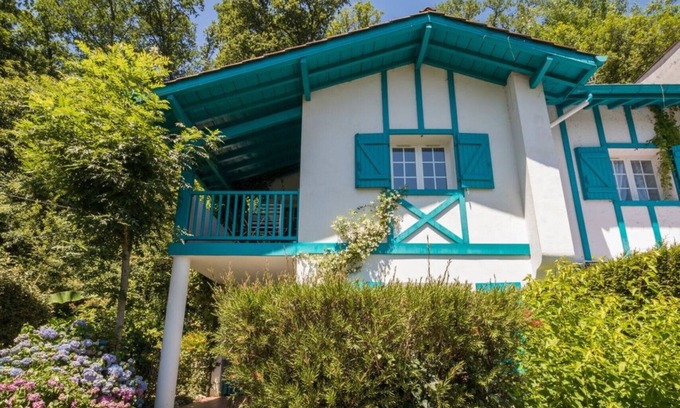 La Bastide-Clairence Casa | Precioso apartamento típico vasco en residencia con piscina